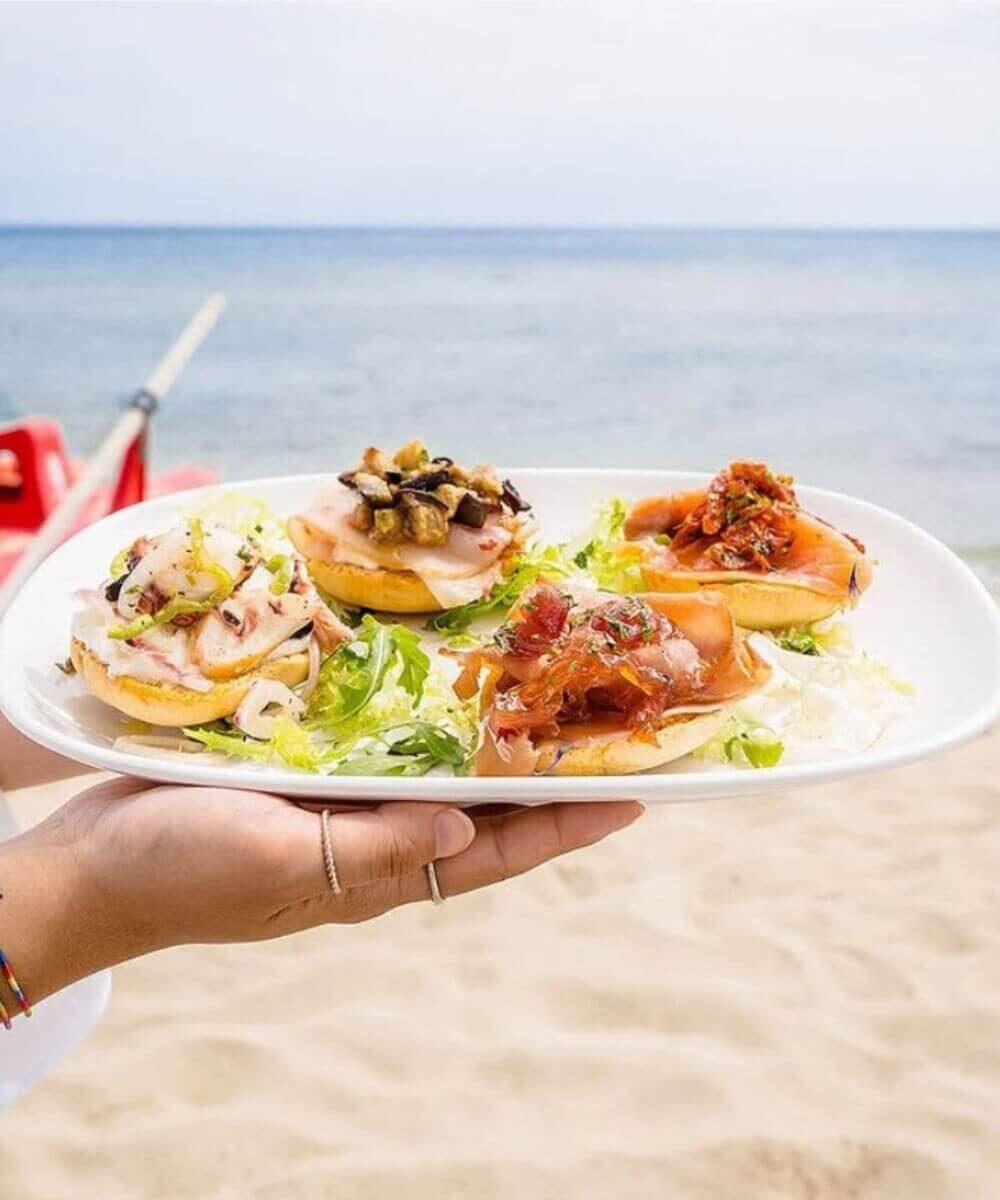 Segui Momà Exclusive Beach su Facebook e Instagram