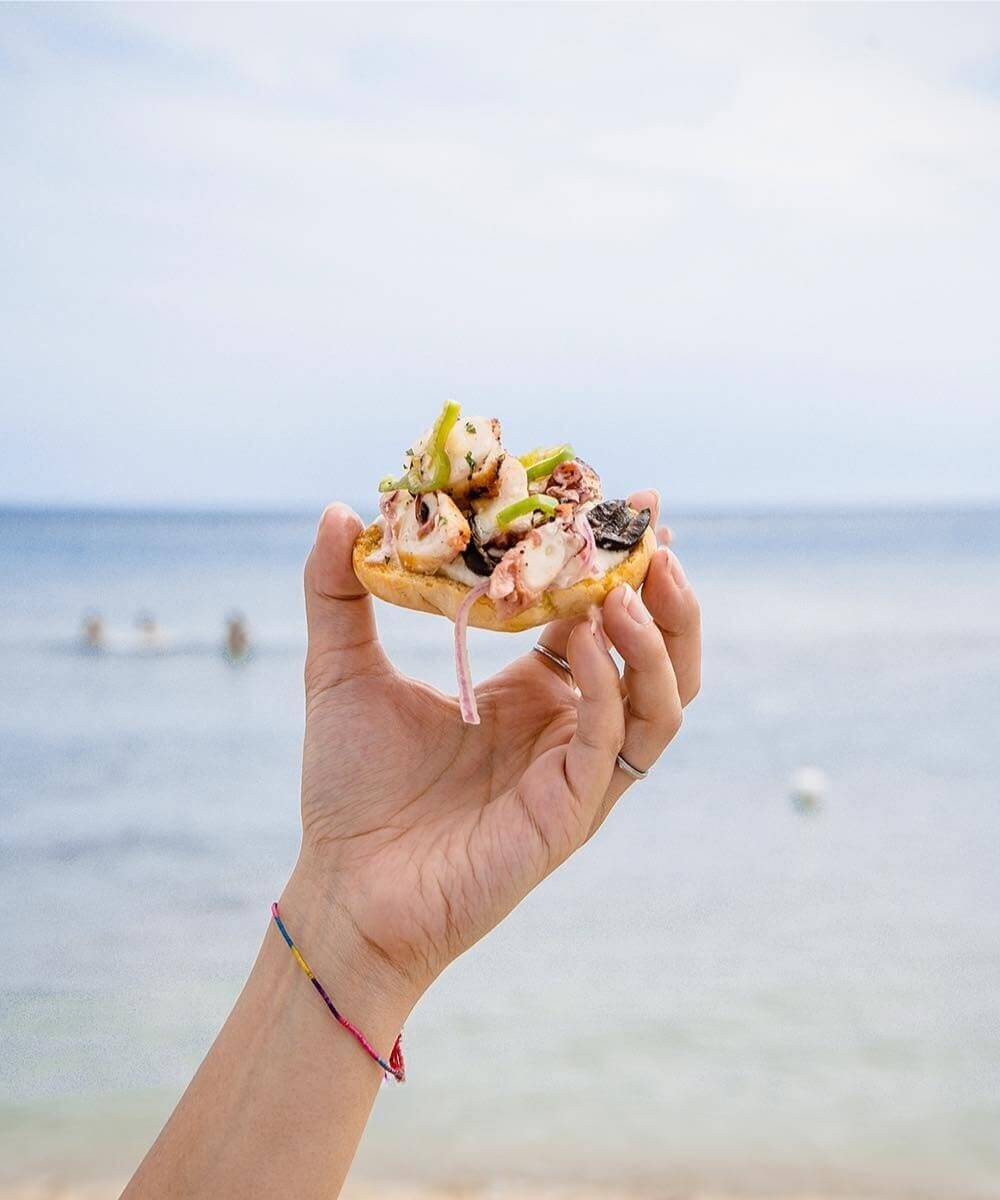 Segui Momà Exclusive Beach su Facebook e Instagram